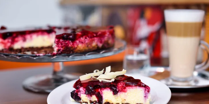 Káva alebo čaj s domácim bezlepkovým cheesecakeom