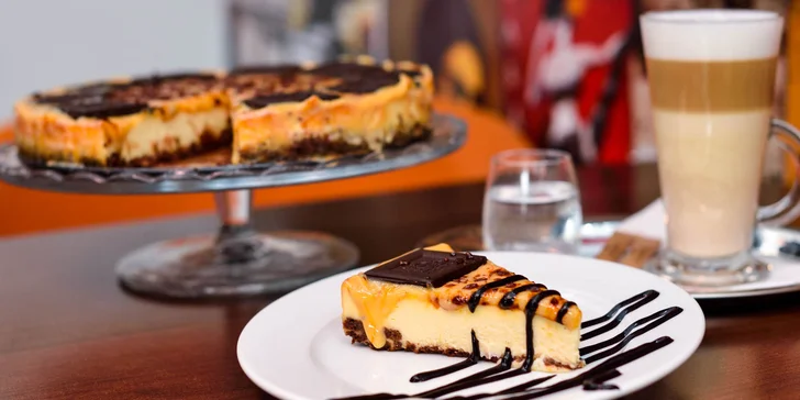 Káva alebo čaj s domácim bezlepkovým cheesecakeom