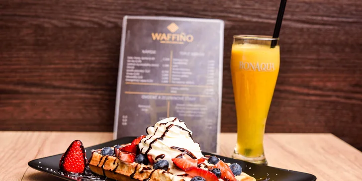 Domáce WAFFLE s plnkou, ovocím, toppingom a posypom + FRESH