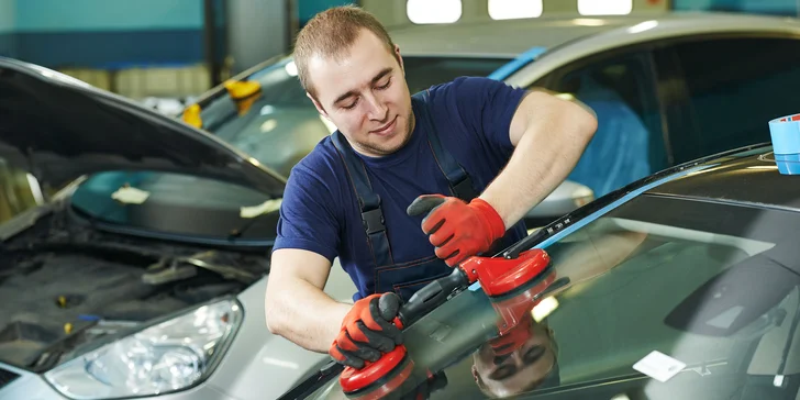 Výmena čelného skla v autoservise Autoclinik