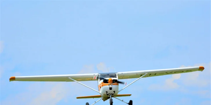 Let lietadlom Cessna 150 alebo Viper SD4 s možnosťou pilotovania na skúšku