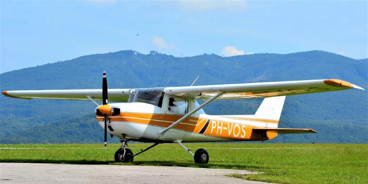 Let lietadlom Cessna 150 alebo Viper SD4 s možnosťou pilotovania na skúšku
