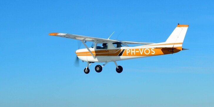 Let lietadlom Cessna 150 alebo Viper SD4 s možnosťou pilotovania na skúšku