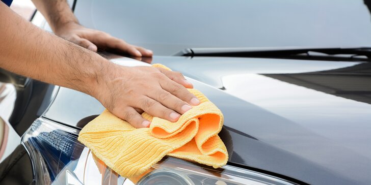 Exteriérové a interiérové umytie auta s tepovaním