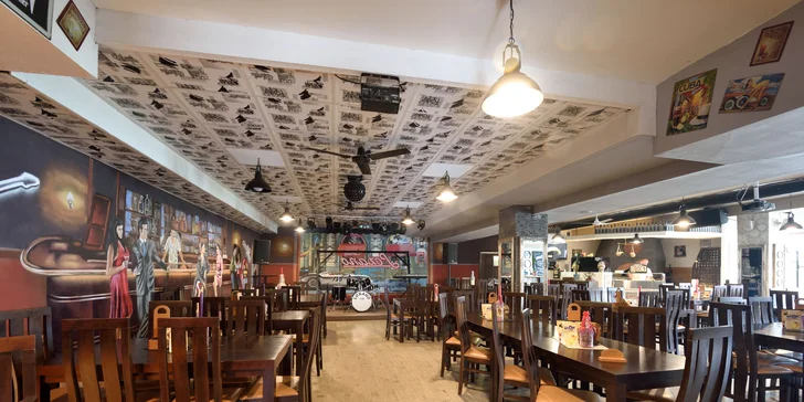 Pizza podľa vlastného výberu s Kofolou alebo pivom