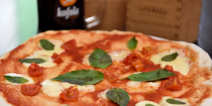 Pizza podľa vlastného výberu s Kofolou alebo pivom