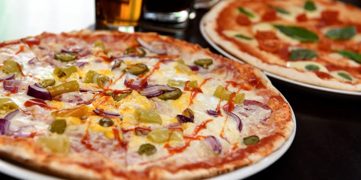 Pizza podľa vlastného výberu s Kofolou alebo pivom