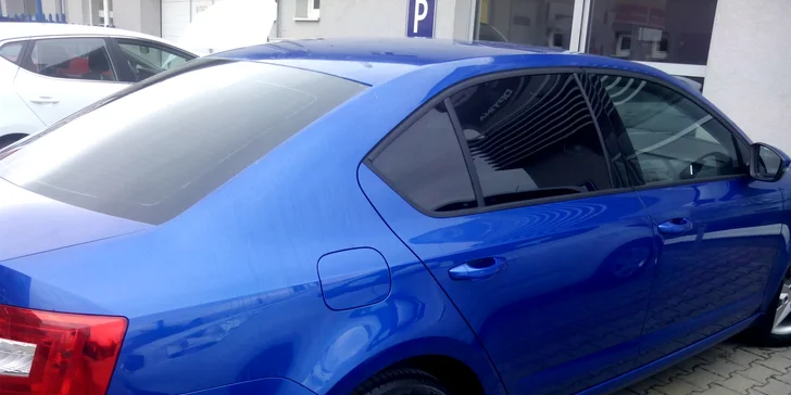 Aplikovanie zatmavovacích fólií na vaše auto