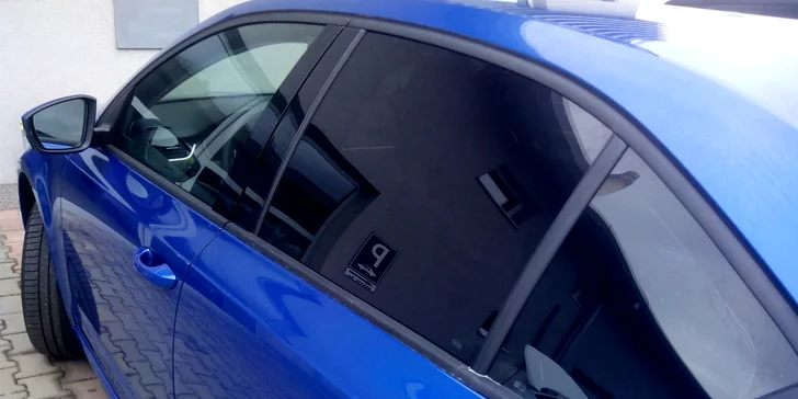 Aplikovanie zatmavovacích fólií na vaše auto