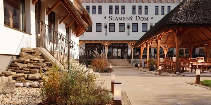 Výnimočný romantický pobyt s wellness v Slamenom dome****
