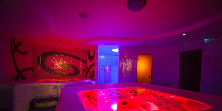 Romantický pobyt pre 2 osoby v Hoteli Slamený dom**** s wellness