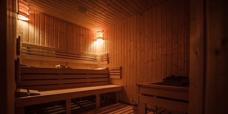Romantický pobyt pre 2 osoby v Hoteli Slamený dom**** s wellness