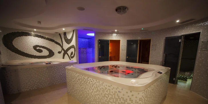 Výnimočný romantický pobyt s wellness v Slamenom dome****