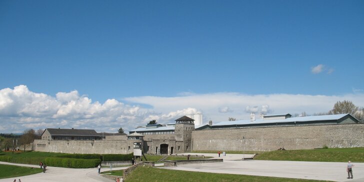 Prehliadka koncentračného tábora Mauthausen - pamätníky 2. svetovej vojny