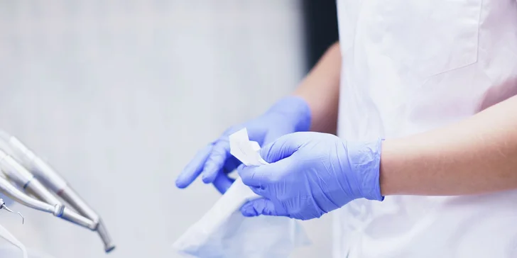 Dentálna hygiena s odstraňovaním zubného kameňa