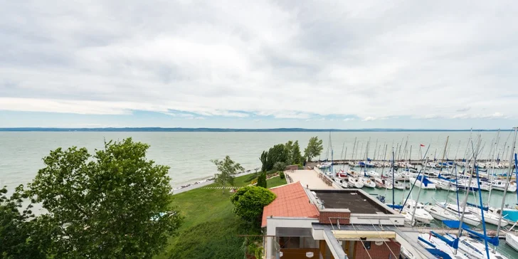 Jarný alebo letný wellness pobyt s polpenziou v srdci Balatonu