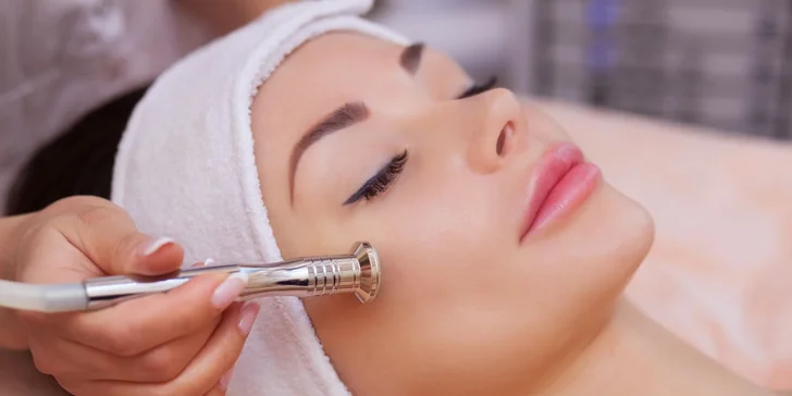 Diamantová mikrodermabrazia s maskou pre pleť bez chybičky