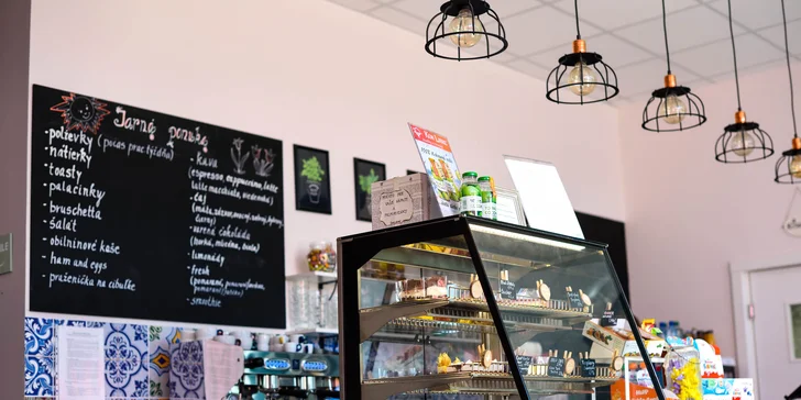 Špaldové palacinky s čerstvým ovocím a domáca limonáda
