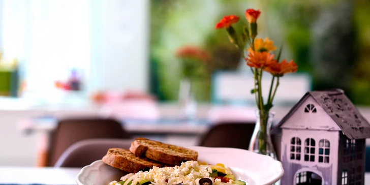 Vegetariánsky wrap,grécky šalát alebo šalát Caprese
