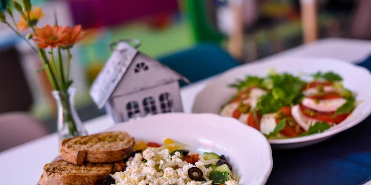 Vegetariánsky wrap,grécky šalát alebo šalát Caprese