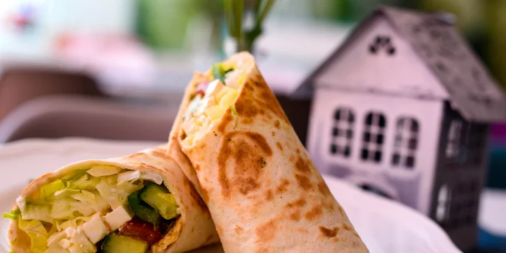 Vegetariánsky wrap,grécky šalát alebo šalát Caprese