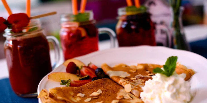 Špaldové palacinky s čerstvým ovocím a domáca limonáda