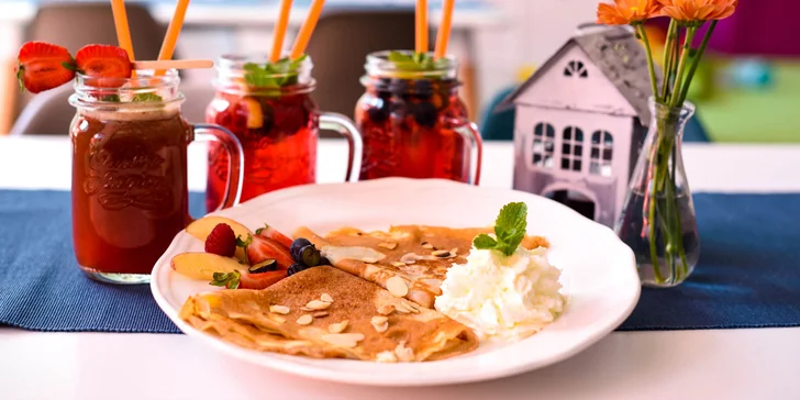 Špaldové palacinky s čerstvým ovocím a domáca limonáda