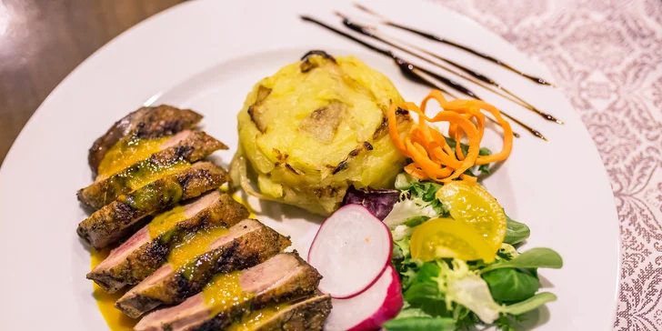 Až štvorchodové slávnostné menu v reštaurácii Bowling Erika