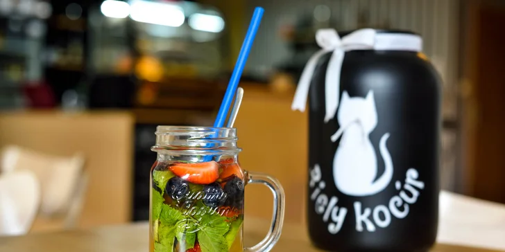 Káva so zmrzlinou alebo limonáda s čerstvým ovocím