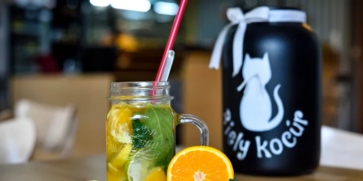 Káva so zmrzlinou alebo limonáda s čerstvým ovocím