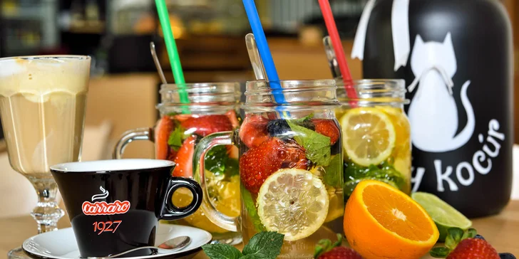 Káva so zmrzlinou alebo limonáda s čerstvým ovocím