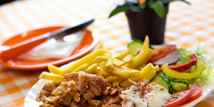 Kurací kebab alebo vegetariánsky falafel