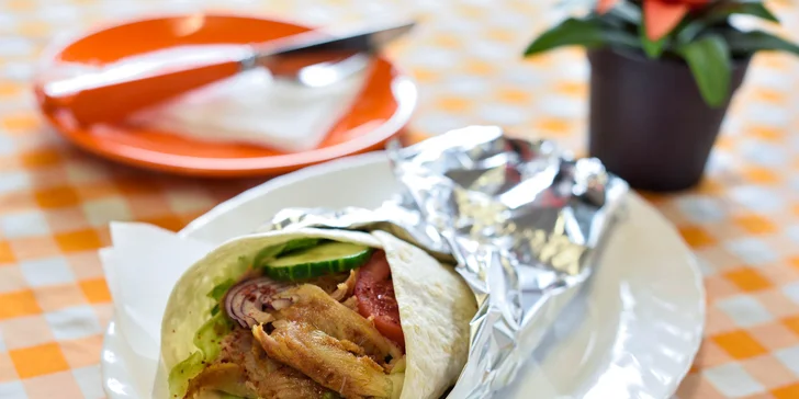 Kurací kebab alebo vegetariánsky falafel