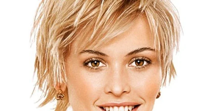 Farba s kompletnou regeneráciou s argánovo - keratínovým šampónom a maskou, strihom a záverečným stylingom