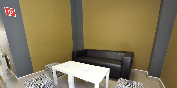 Limonáda s čerstvým ovocím a koláčom