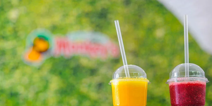 Chutné zdravé SMOOTHIE alebo čerstvý FRESH