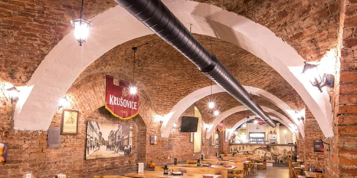 Steak podávaný na horúcom lávovom kameni