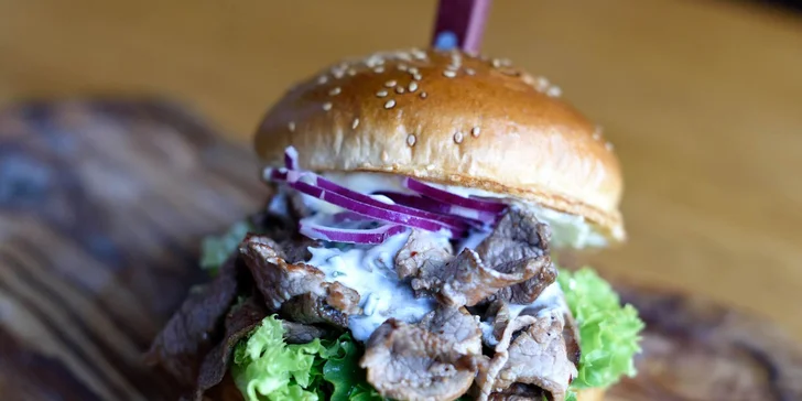 Burger zo 100 % steakového hovädzieho mäsa