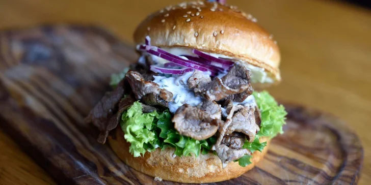 Burger zo 100 % steakového hovädzieho mäsa
