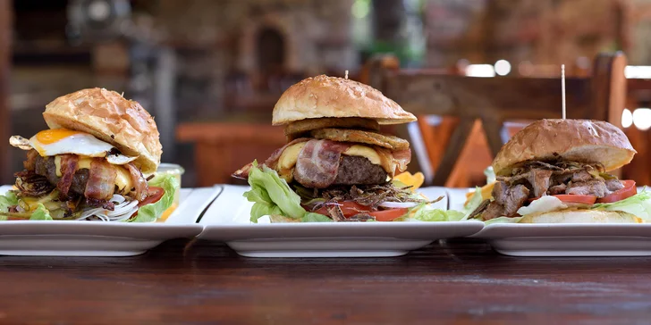 Burger s hranolčekmi a domácou majonézou