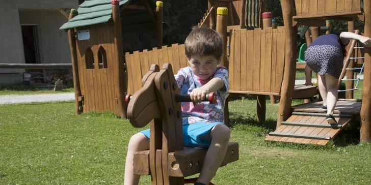 Letný rodinný pobyt s wellness v krásnom horskom Penzióne Kohútik v unikátnej Oravskej Lesnej