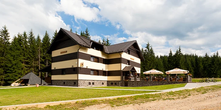 Letný rodinný pobyt s wellness v krásnom horskom Penzióne Kohútik v unikátnej Oravskej Lesnej