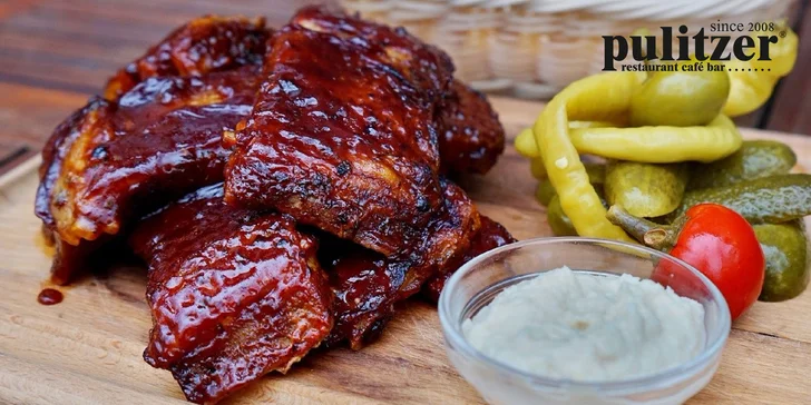 1 kg BBQ bravčové rebierka s chladeným pivkom v Pulitzeri