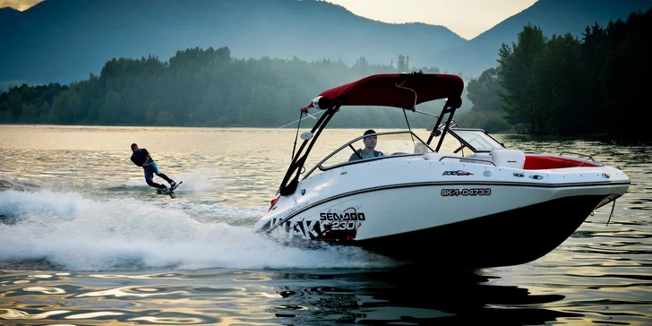 Wake, ski, kneeboard, flyboard alebo skúter. Vybláznite sa na Mare!