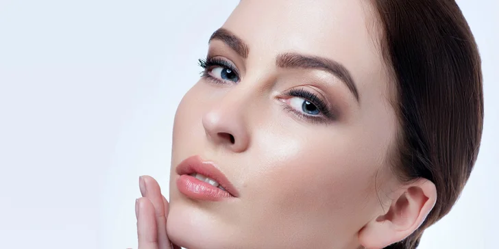 Výplň vrások kyselinou hyalurónovou, vitamínom C a rádiofrekvenciou