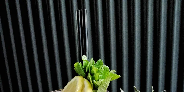 Miešané drinky, ľadová drť v historickej Rotunde Spiegelsaal