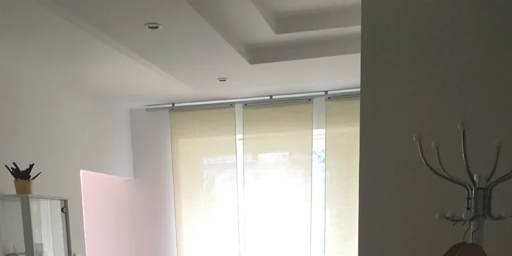 Depilácia vybranej časti tela teplým azulenovým voskom