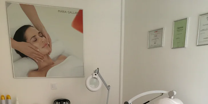 Depilácia vybranej časti tela teplým azulenovým voskom