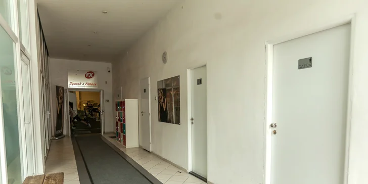 Prenájom squashového kurtu s iontovými nápojmi