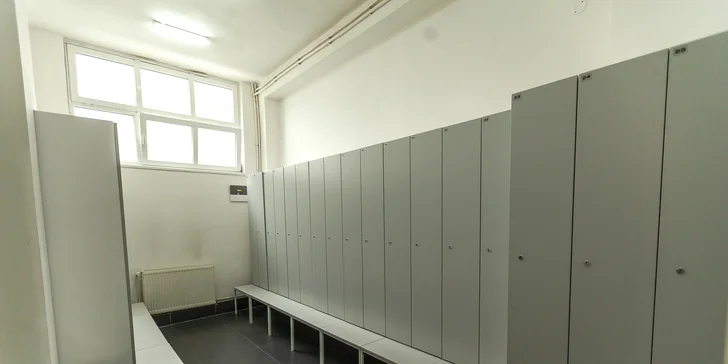 Prenájom squashového kurtu s iontovými nápojmi